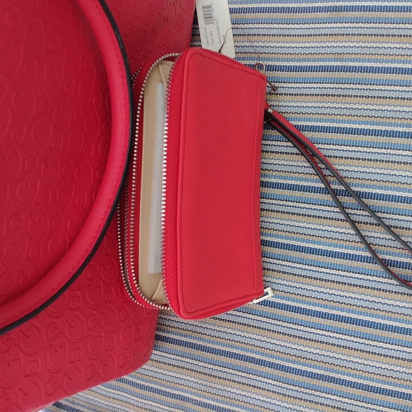 Guess handbag - Picture 9 of 10
